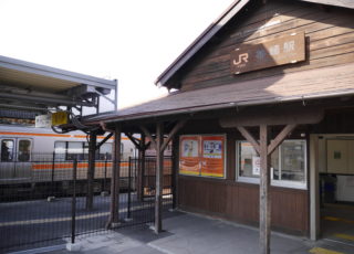 JR亀崎駅舎